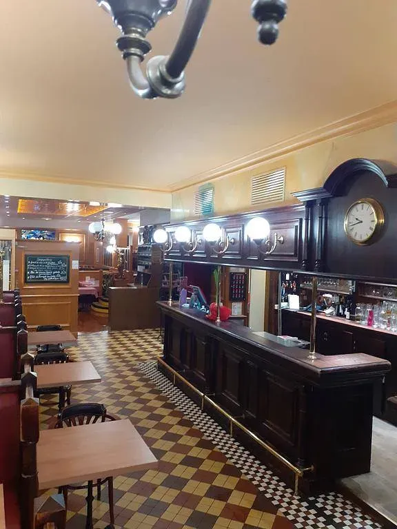 brasserie près de Courcy